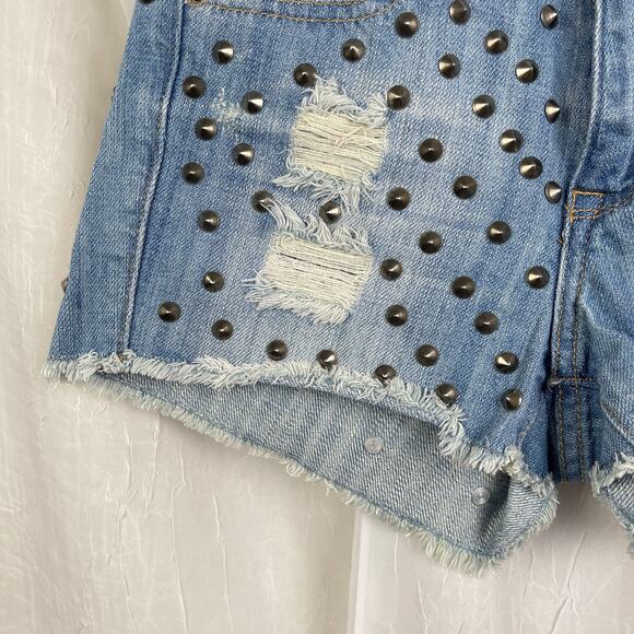 🌞 Ripped Distressed Denim Shorts Silver Studded Frayed Hem Forever 21 Size 24 - Picture 3 of 16